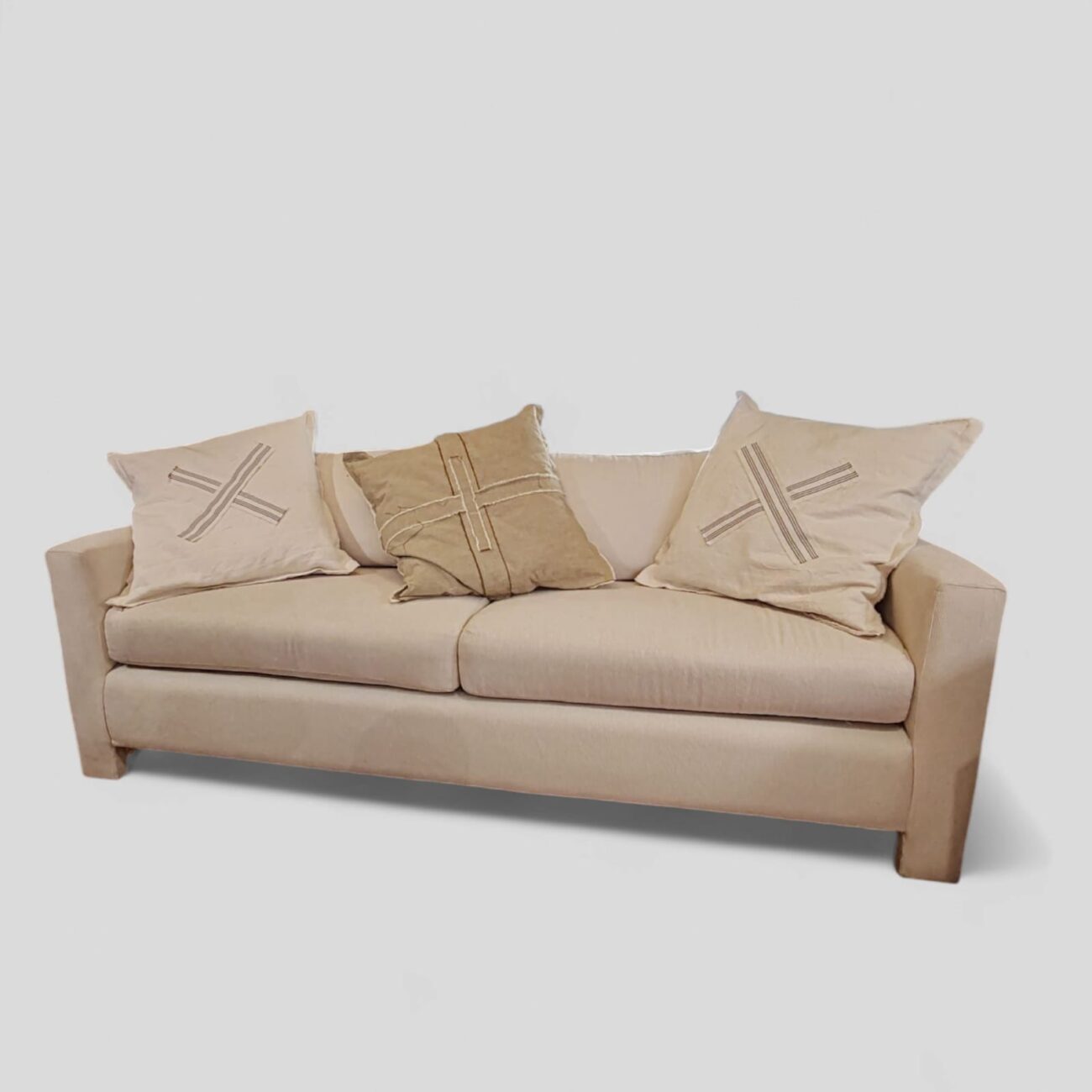 Sofá de luz con almohadones