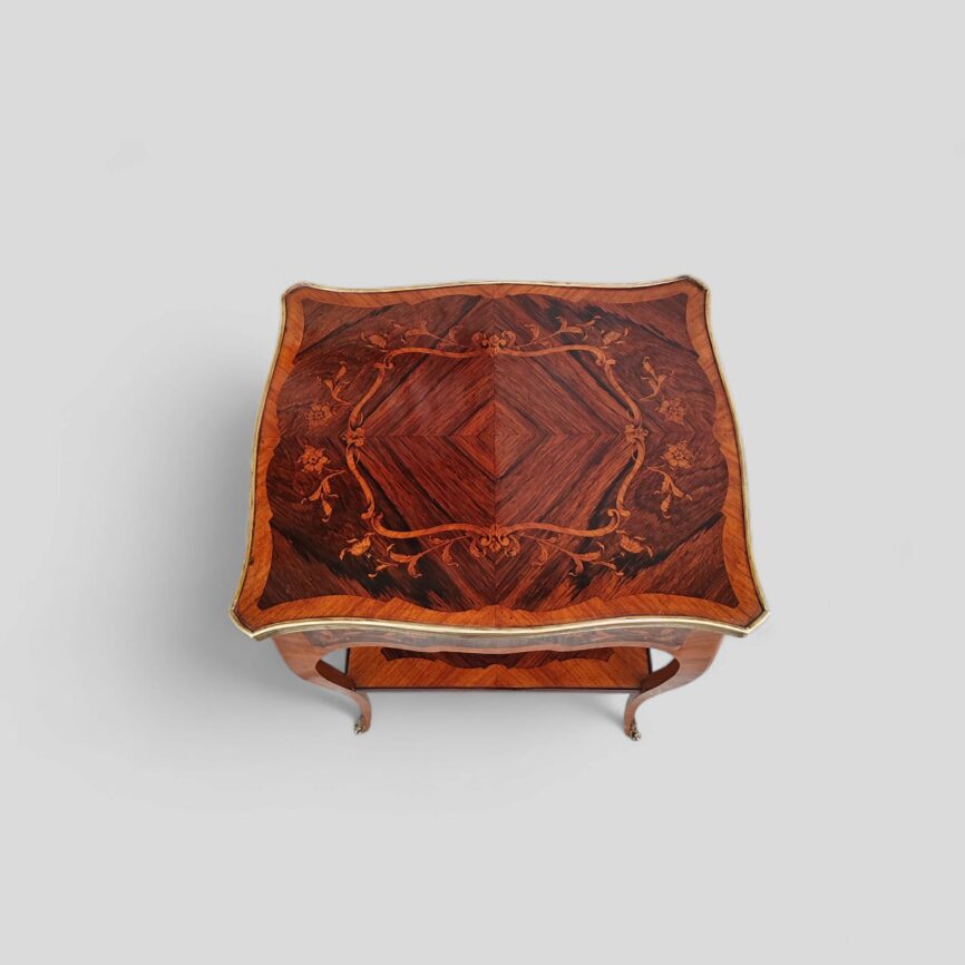 Mesa Louis XV de dos Planos detalles