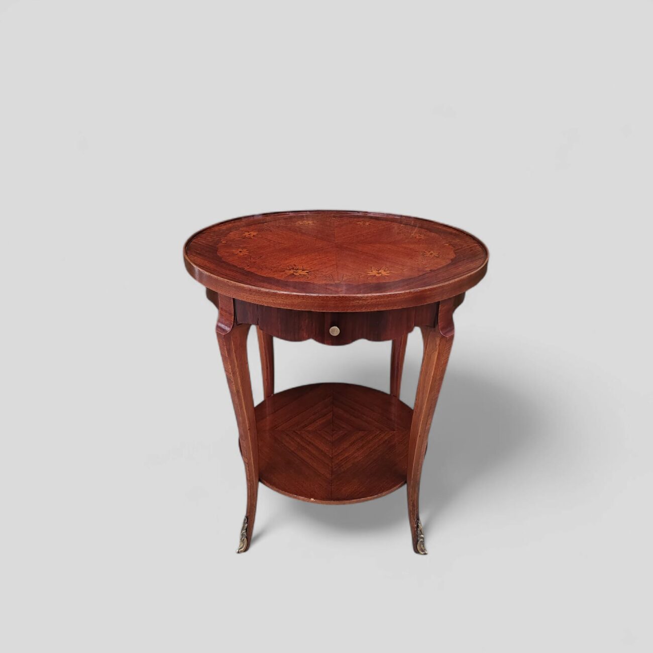 Pequeña Mesa Volante de Estilo XV