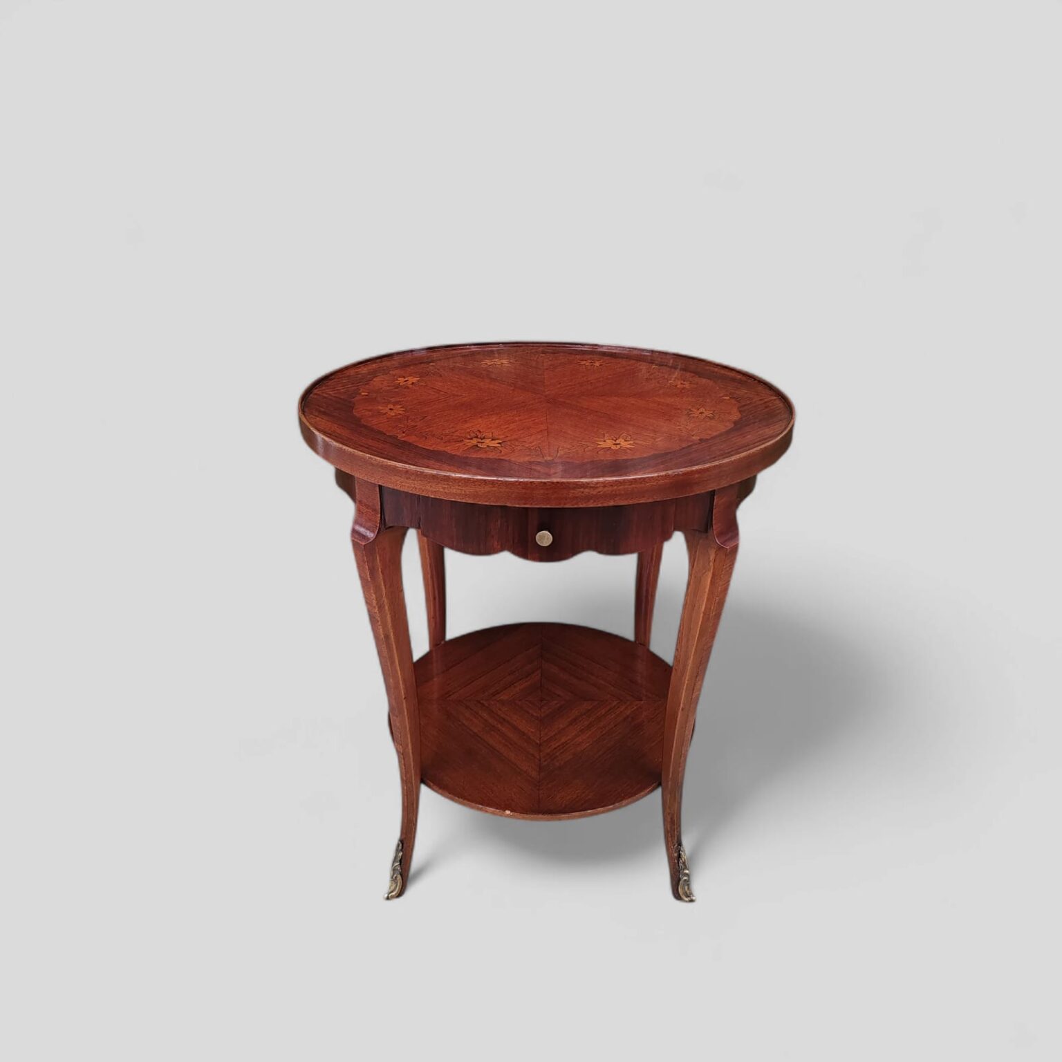 Pequeña Mesa Volante de Estilo XV