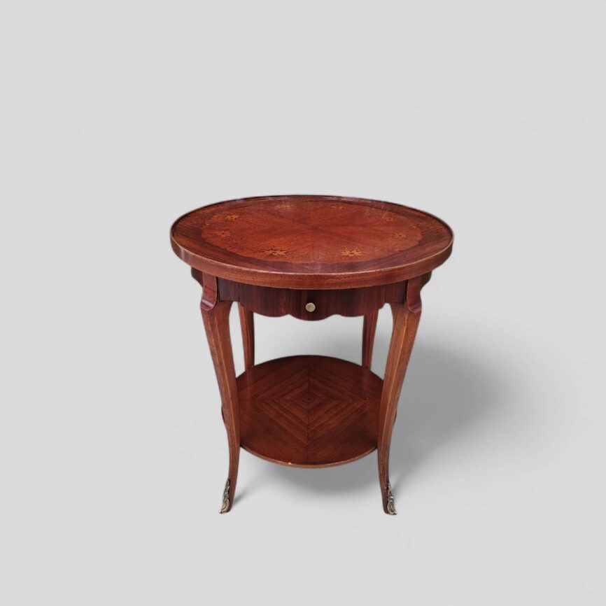 Pequeña Mesa Volante de Estilo XV