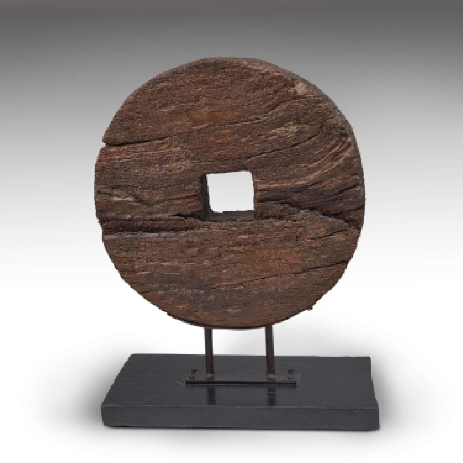 Rueda de madera antigua