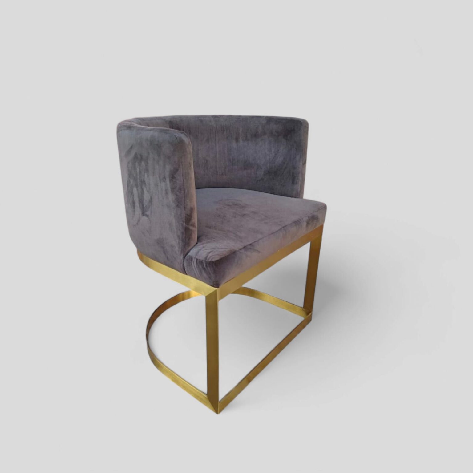 Uno de Tres Pequeños Sillones Contemporáneos