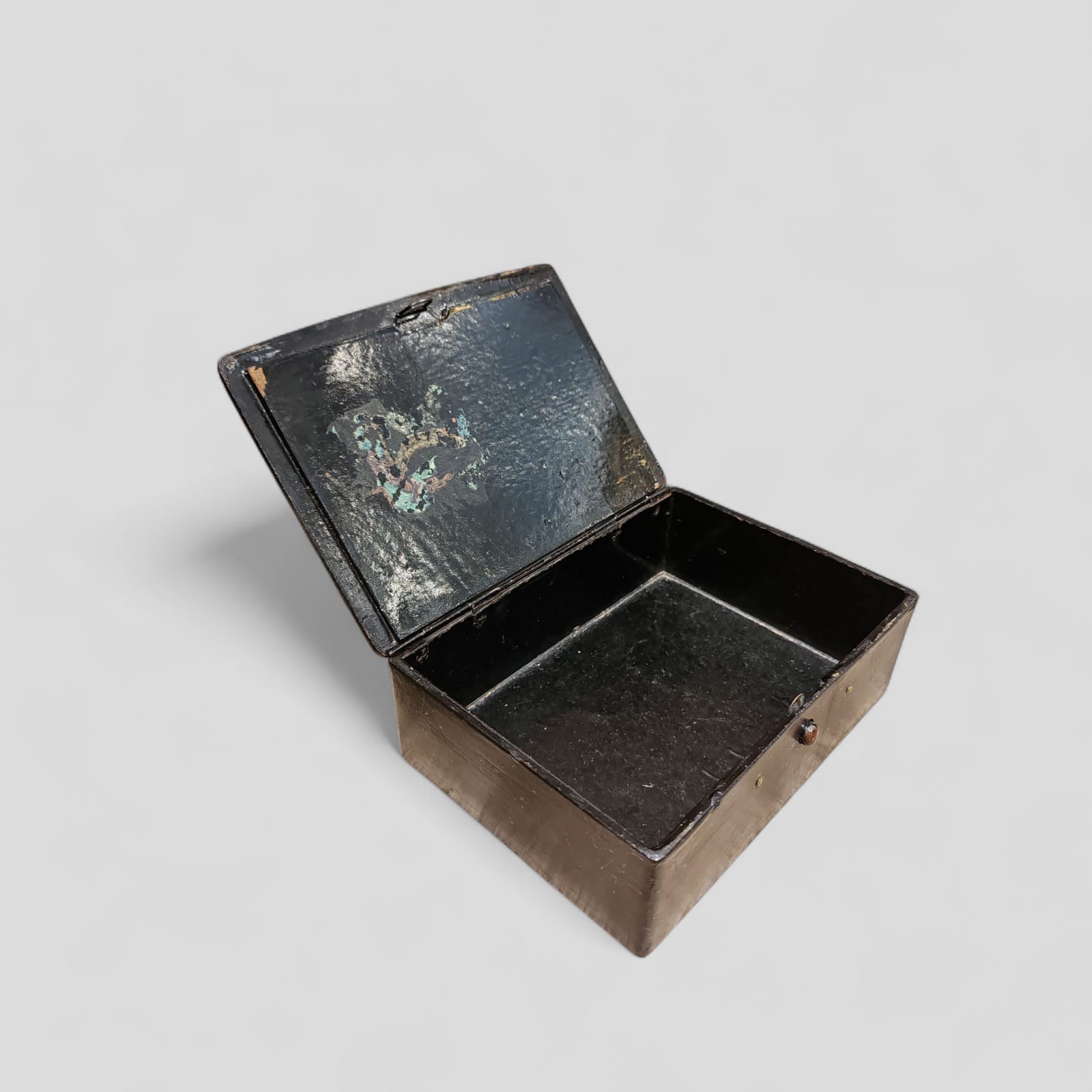 Caja en madera de caoba. 2