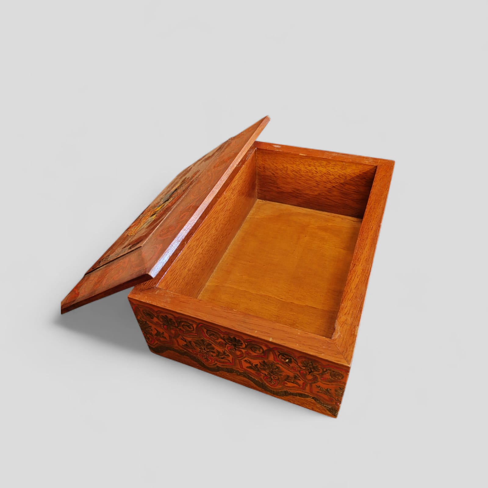 Caja para guantes en madera frutal. 2